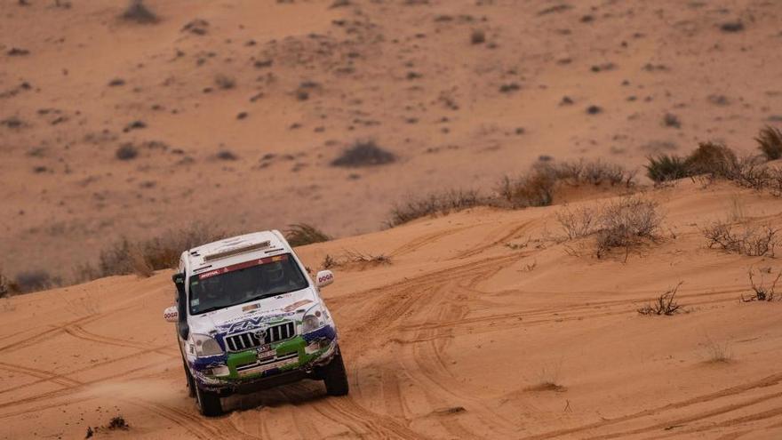 Al-Attiyah bate en el mano a mano a Sainz y Peterhansel se deja tres minutos