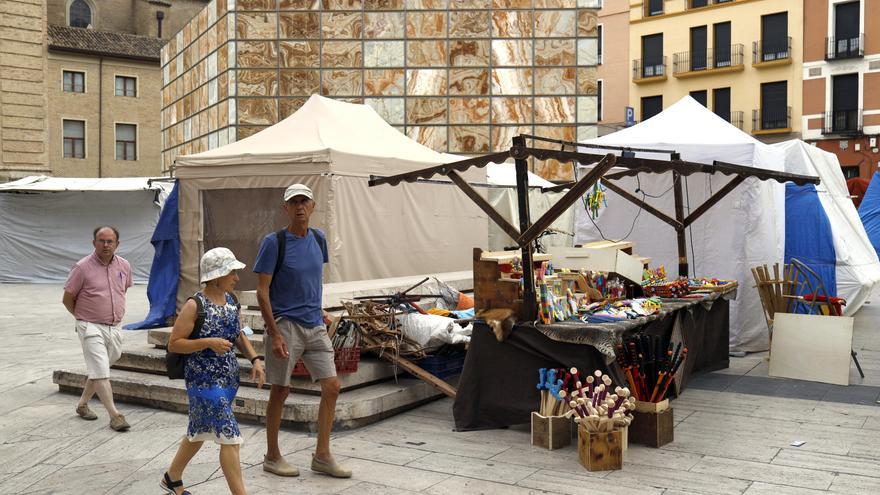 El Mercado Medieval de Zaragoza ultima su montaje para abrir este viernes