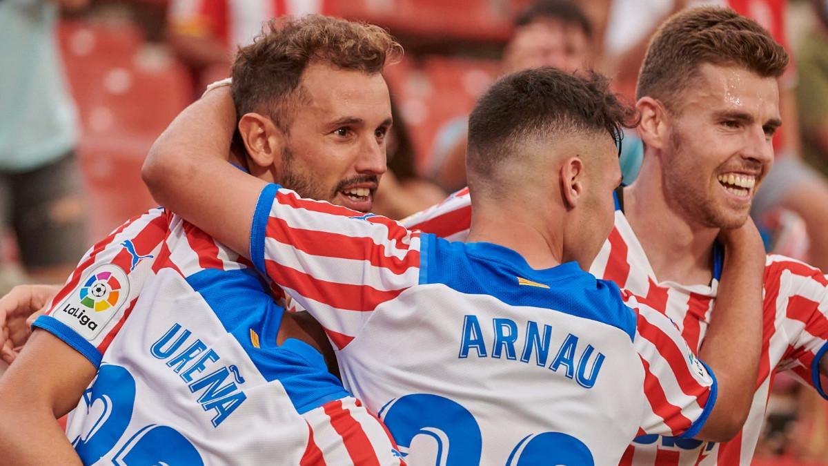 Arnau celebra un gol con Stuani