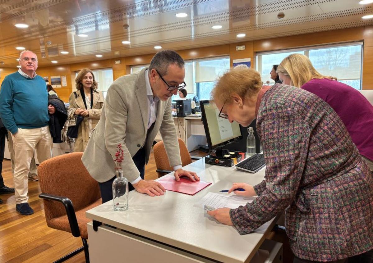 Formalización de la candidatura de Francisco Ródenas a rector de la UV