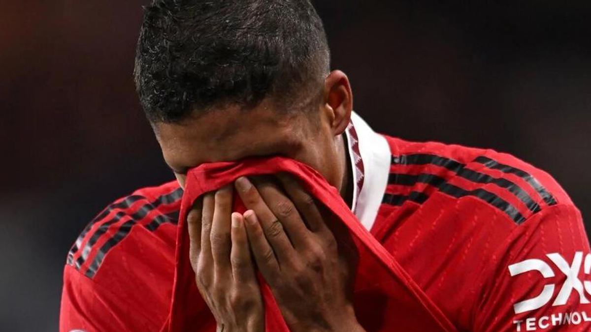 Varane, llorando durante un partido del Manchester United