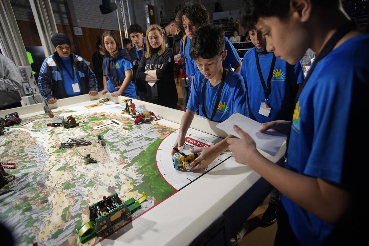 Girona Escola Politècnica Superior de la UdG First Lego League Robòtica Girona Escola Politècnica Superior de la UdG First Lego League Robòtica