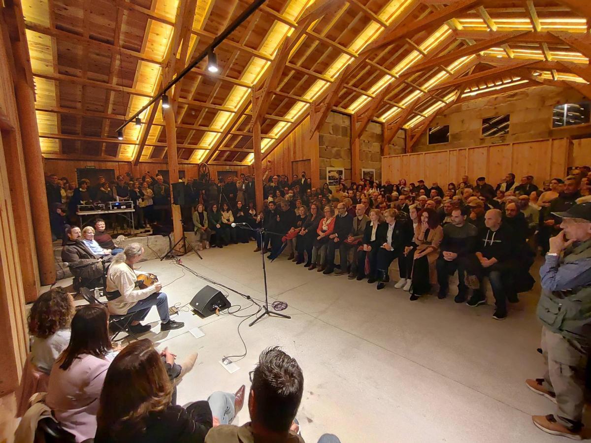 Actuación de zanfona en el acto de ayer.