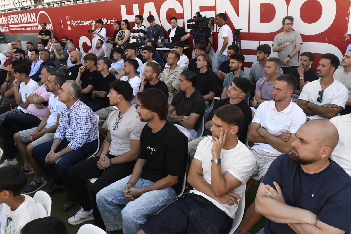 Compañeros y amigos en el acto