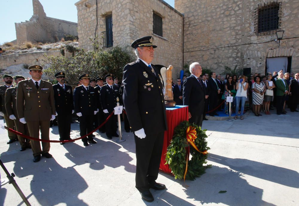 Un momento del acto de la Policía en el Castillo de Santa Bárbara.