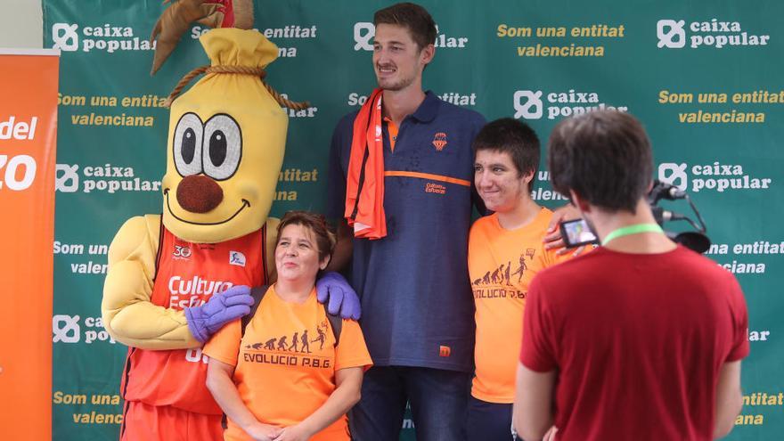 Presentación de Tibor Pleiss como nuevo jugador del Valencia Basket