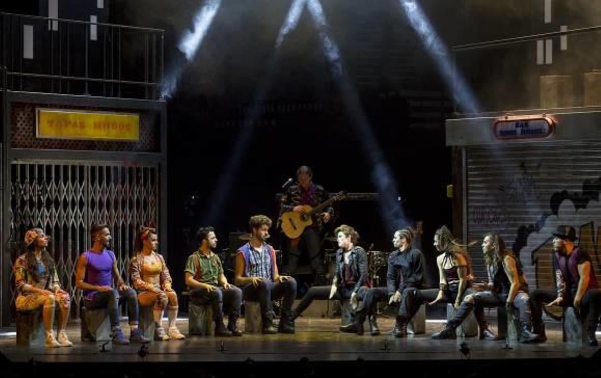 Representación del musical de las canciones de Estopa Rumba! a cargo de los artistas de Mayumaná.