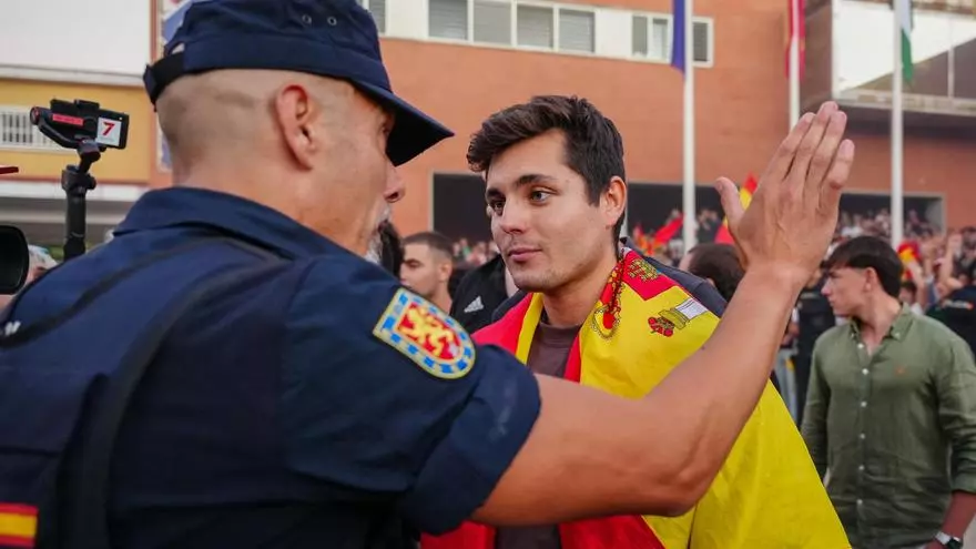 El PP defiende el derecho de Vito Quiles a preguntar a Begoña Gómez y rechaza la violencia