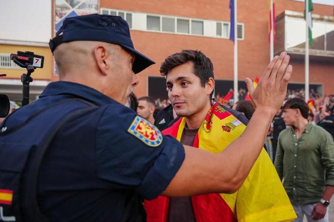 "Aplaudo la suspensión de las acreditaciones a Vito Quiles y Bertrand Ndongo"