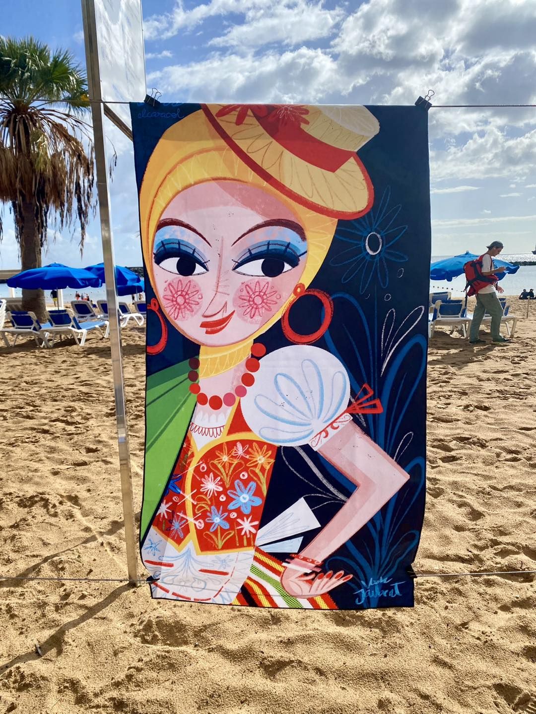 Exposición de toallas en Las Teresitas