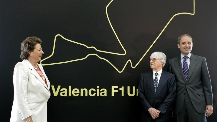 Rita Barberá, el magnate de la Fórmula Bernie Ecclestone y Francisco Camps, el día que presentaron el Gran Premio de Europa el 10 de mayo de 2007.