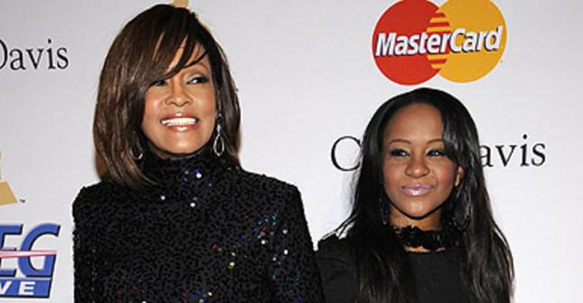 Whitney Houston i la seva filla, Bobbi Kristina, el febrer del 2011, en una gala a Los Angeles. Whitney Houston i la seva filla, Bobbi Kristina, el febrer del 2011, en una gala a Los Angeles.