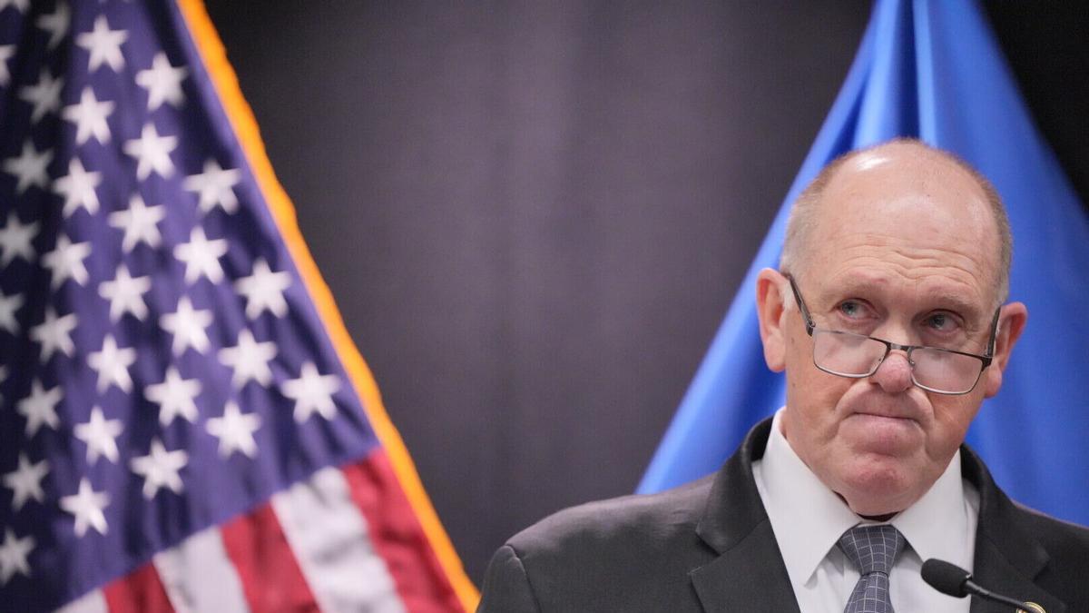 El zar fronterizo de la Casa Blanca, Tom Homan, ofrece una conferencia de prensa en el edificio federal Bishop Whipple el jueves 12 de febrero de 2026 en Minneapolis.