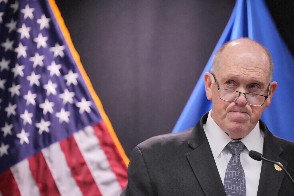 El zar fronterizo de la Casa Blanca, Tom Homan, ofrece una conferencia de prensa en el edificio federal Bishop Whipple el jueves 12 de febrero de 2026 en Minneapolis.