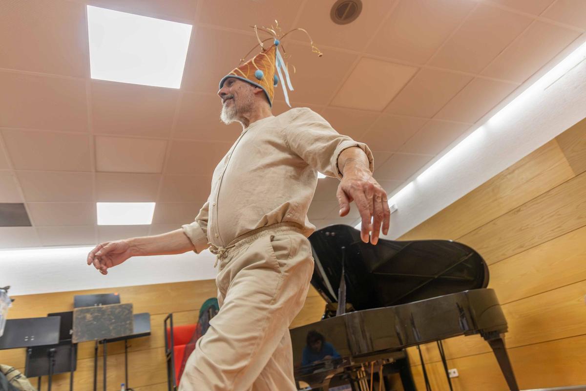 En la sala de ensayo de "Vicenta Lorca": memoria, cuerpo y música en la Compostela que danza En la sala de ensayo de "Vicenta Lorca": memoria, cuerpo y música en la Compostela que danza