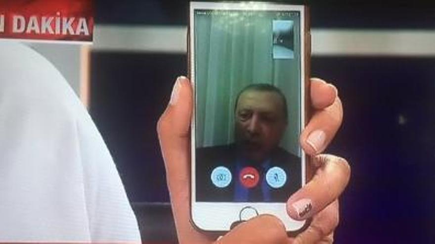 Erdogan s&#039;adreça a la nació via FaceTime