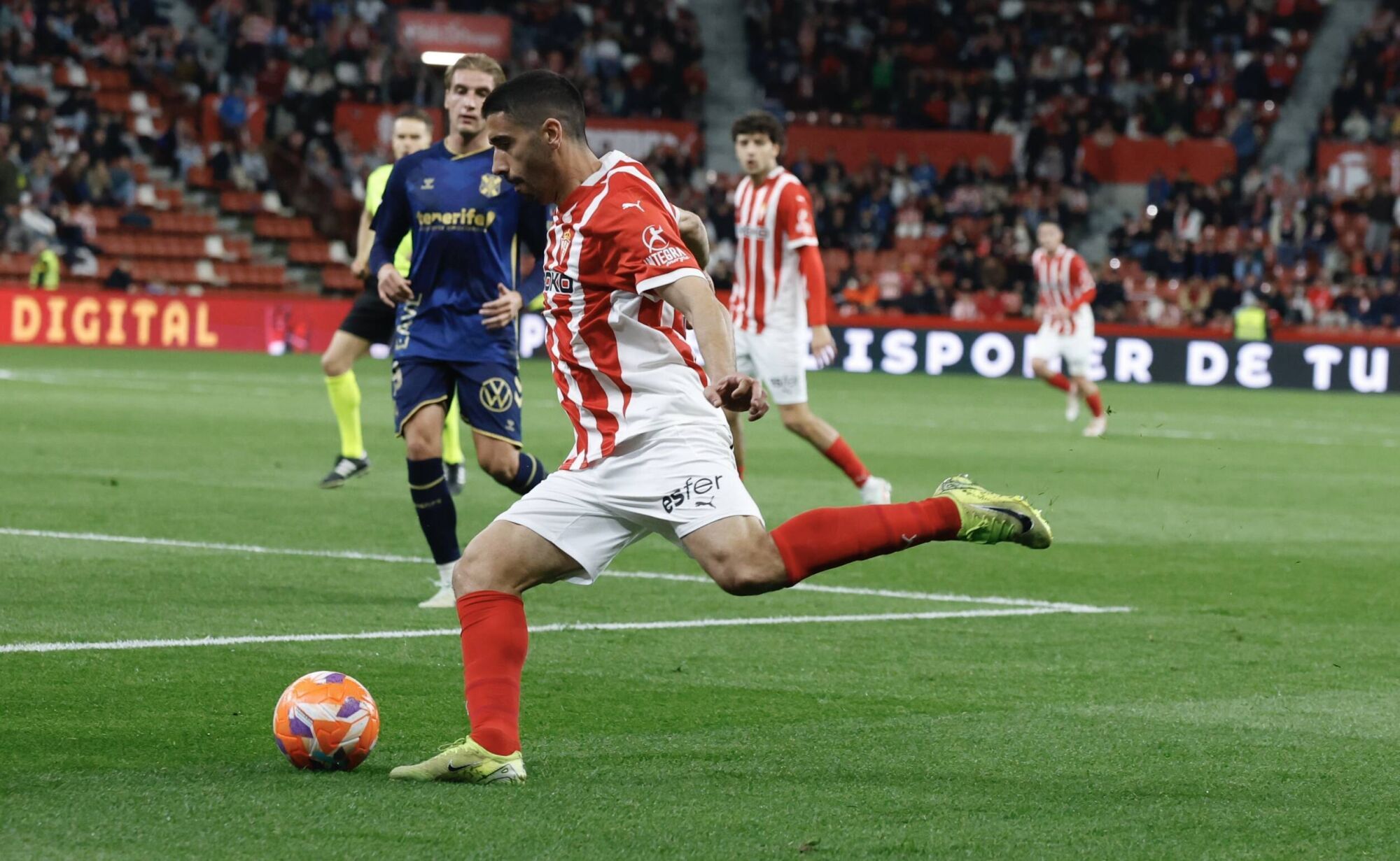 EN IMÁGENES: El Sporting - Tenerife disputado en El Molinón