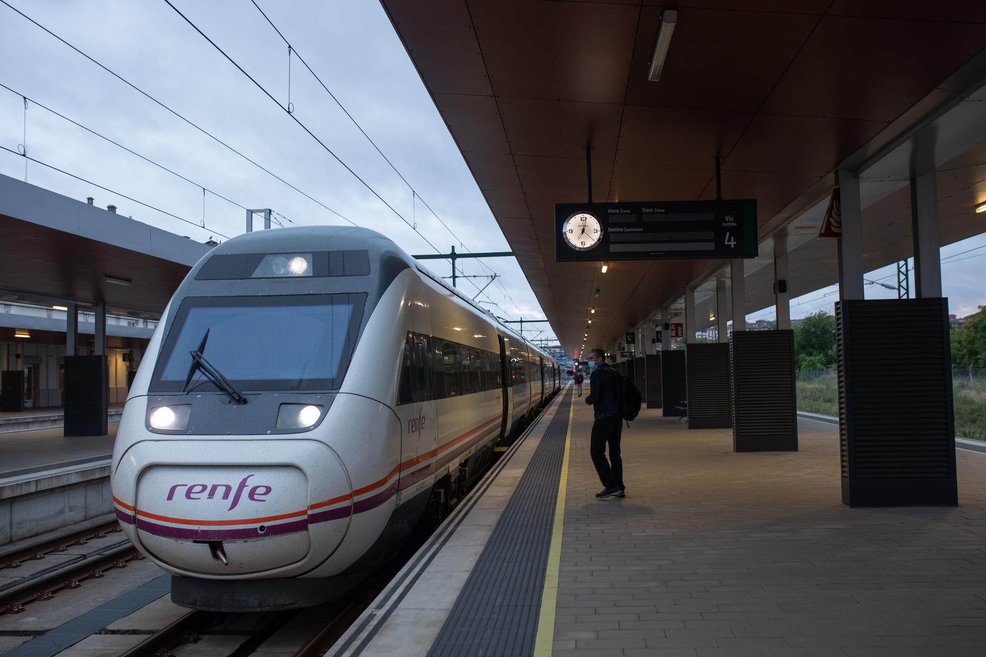 GALERÍA | Así regresa el tren madrugador a Zamora