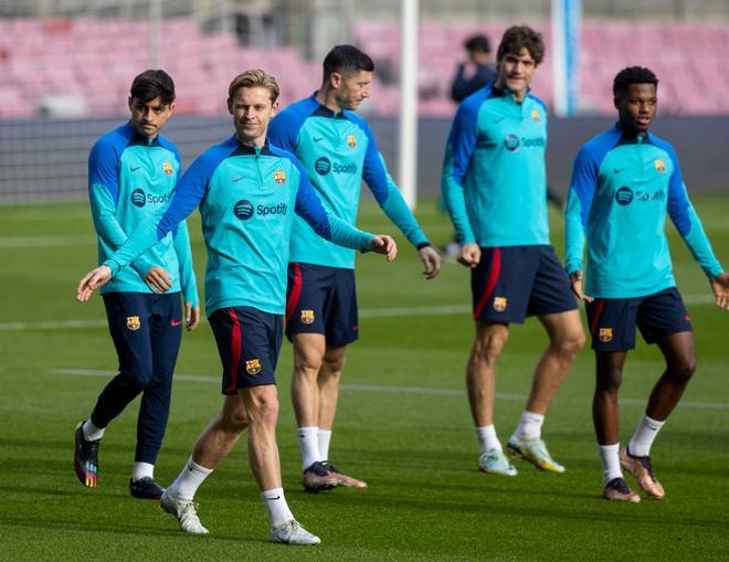 Las mejores imágenes del entrenamiento a puertas abiertas del Barça