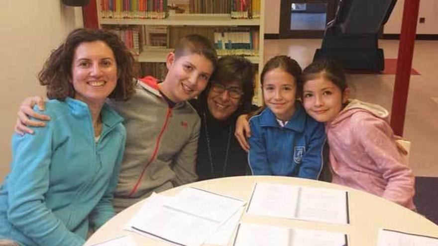 Pravia estrena un club de lectura infantil abierto a los padres