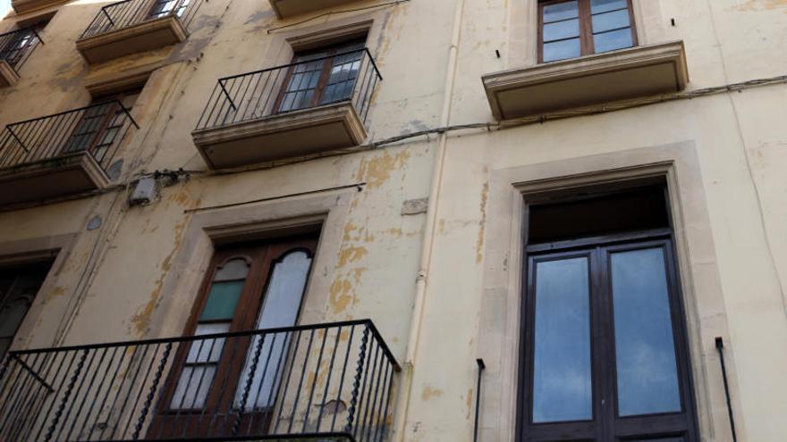 Pla general d&#039;un bloc de pisos desocupat a Manresa.