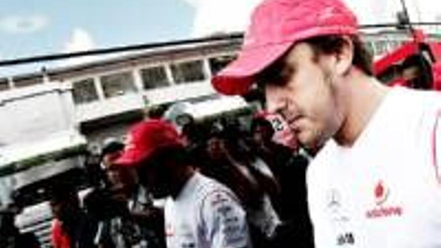 Hamilton y Raikkonen no dan opción a Alonso en los entrenos