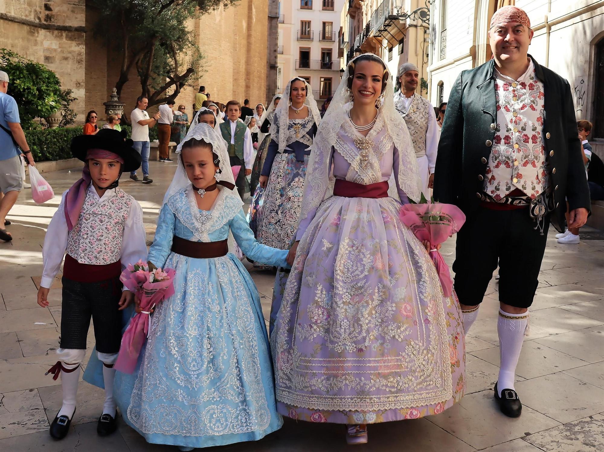 Una Ofrenda en pleno Septiembre con las Fallas del Marítimo