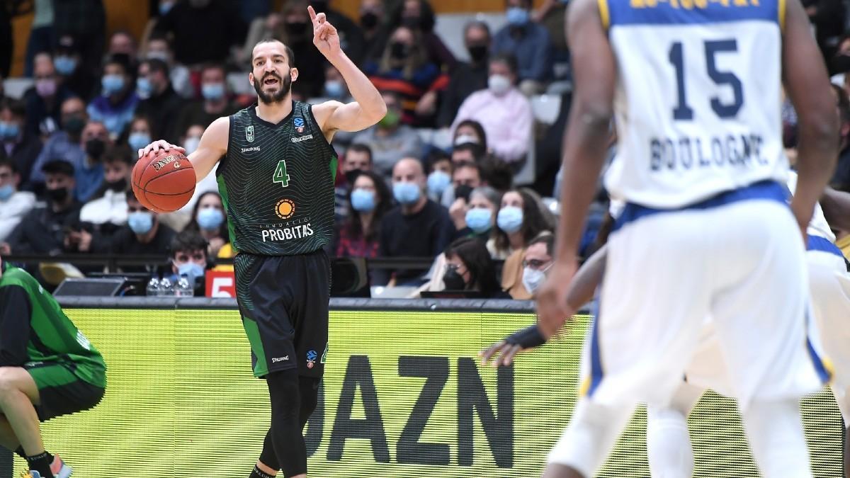 Pau Ribas, durante el encuentro de la Penya frente al Metropolitans francés