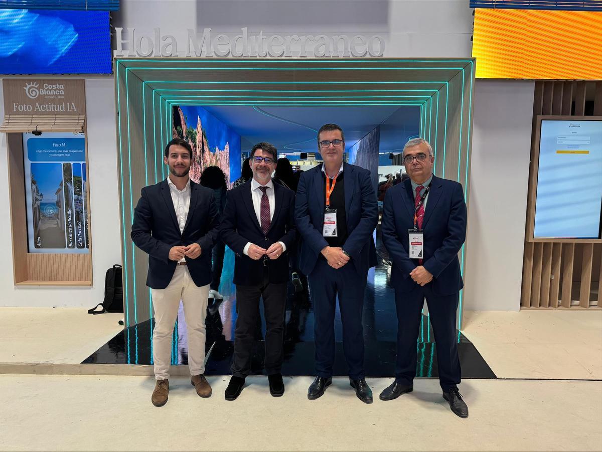 El alcalde, con los ediles Bernabeu, Lillo y Díaz