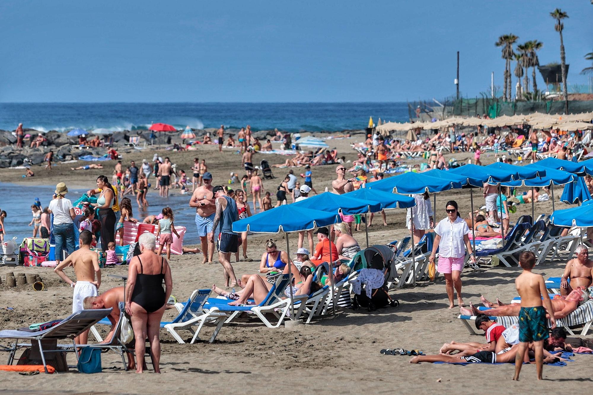 Playas llenas en el Sur de Tenerife durante la Semana Santa