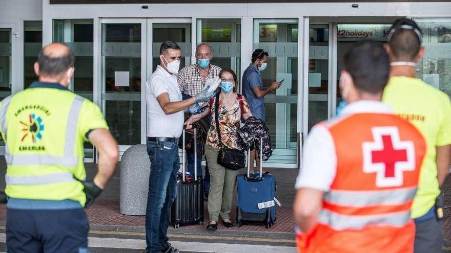 Pasajeros de un avión a Canarias, en cuarentena