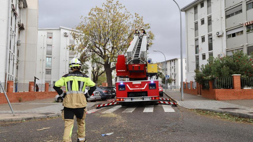 Los bomberos de Córdoba hallan a un mayor fallecido en una apertura de vivienda