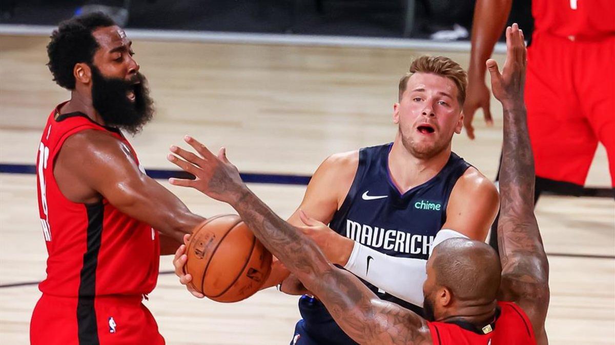 Harden le ganó la partida a Doncic en su duelo en la 'burbuja'