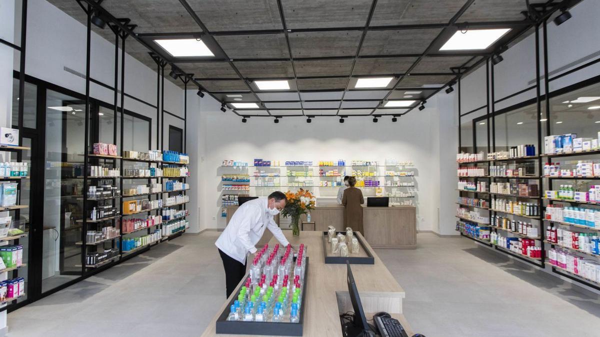 Imagen de archivo de una farmacia ubicada en la zona de Malilla, en València.