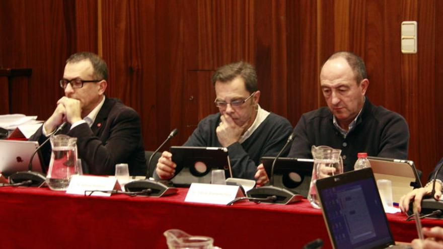 Els regidors del PSC Pere Casellas, Alfons Martínez i César Barrenechea, d&#039;esquerra a dreta.