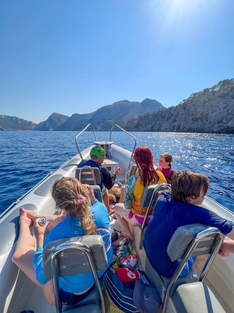 Ruta en barco alrededor de Mallorca.