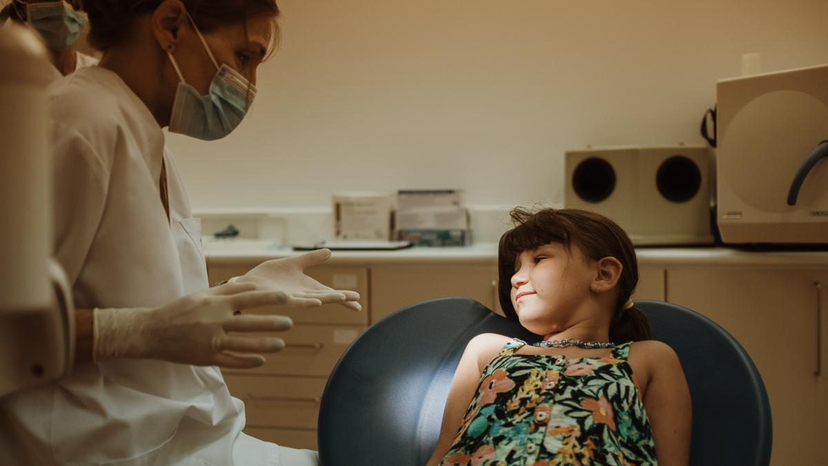 23 niños ucranianos acogidos durante el verano visitan al dentista