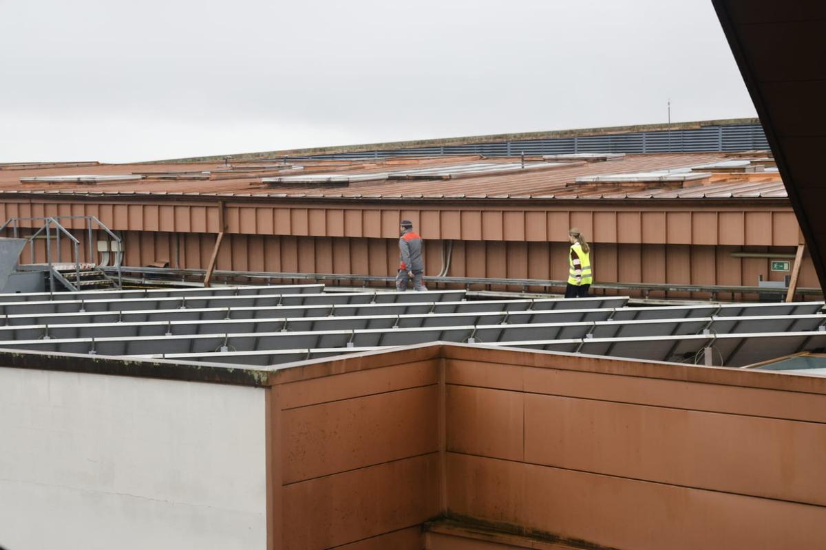 Un incendio en el centro comercial de As Cancelas obliga a evacuar el edificio