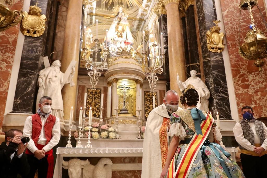 La visita a la Virgen concluye el fin de semana de exaltaciones falleras