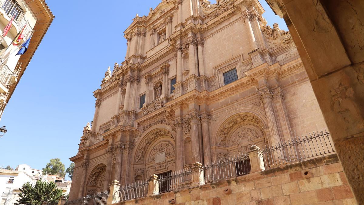 Fachada de la antigua Colegiata de San Patricio.