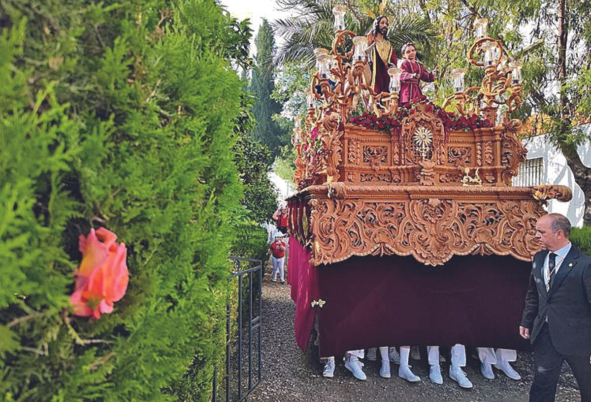 Nuestro Padre Jesús en su Entrada Triunfal en Jerusalén hace su recorrido en la tarde del Domingo de Ramos.