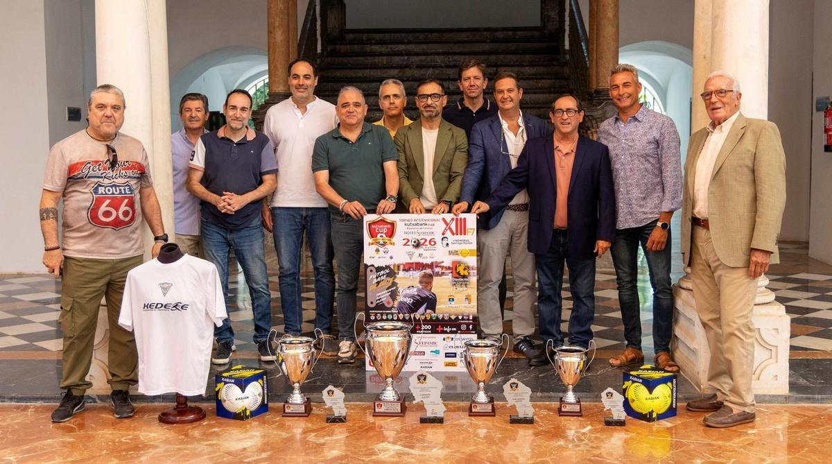 Autoridades y colaboradores de la Kutxabank Cup, en la Diputación.