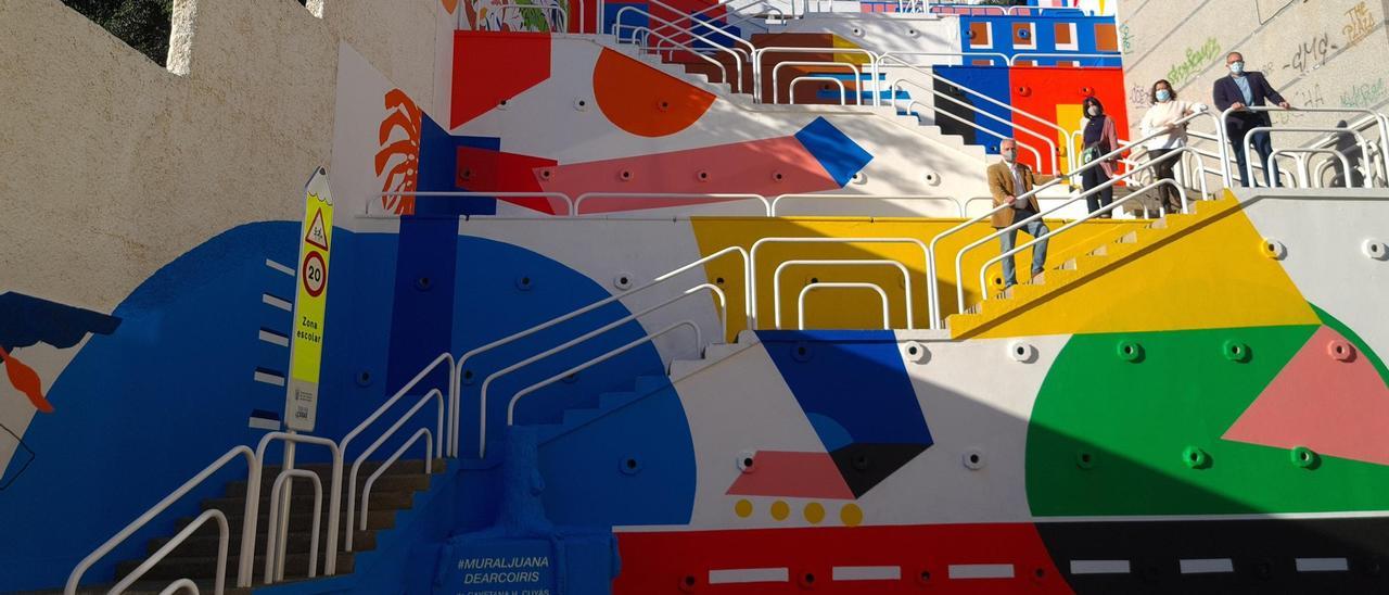 Nuevo mural en las escaleras de Paseo de Chil con el colegio Giner de los Ríos