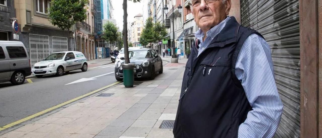 Paco Martínez Guisasola, en la calle Melquíades Álvarez.