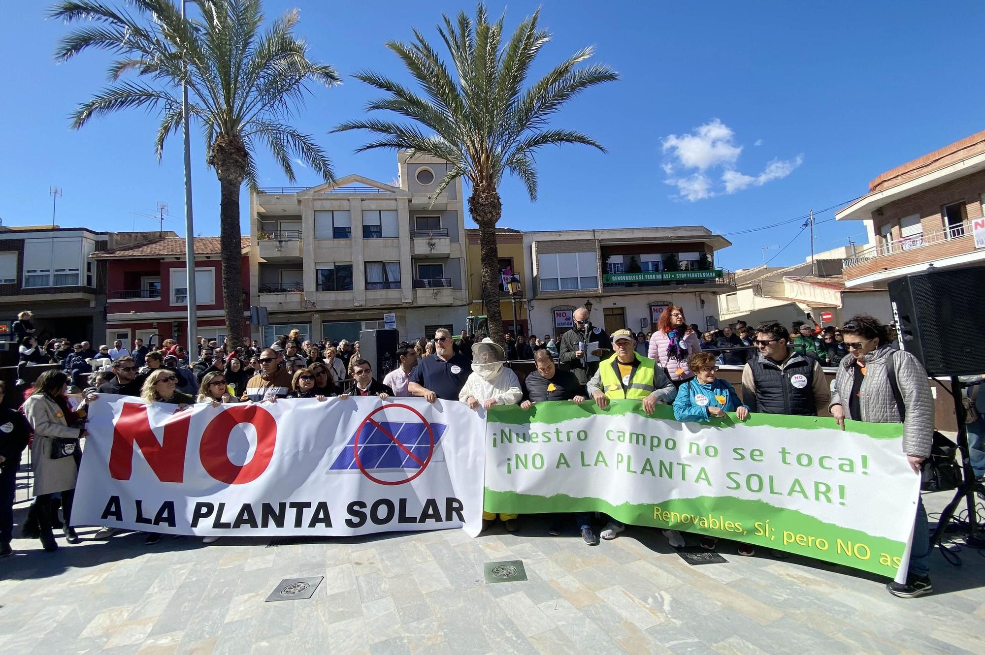 Gran participación en la protesta contra la planta solar en San Miguel de Salinas