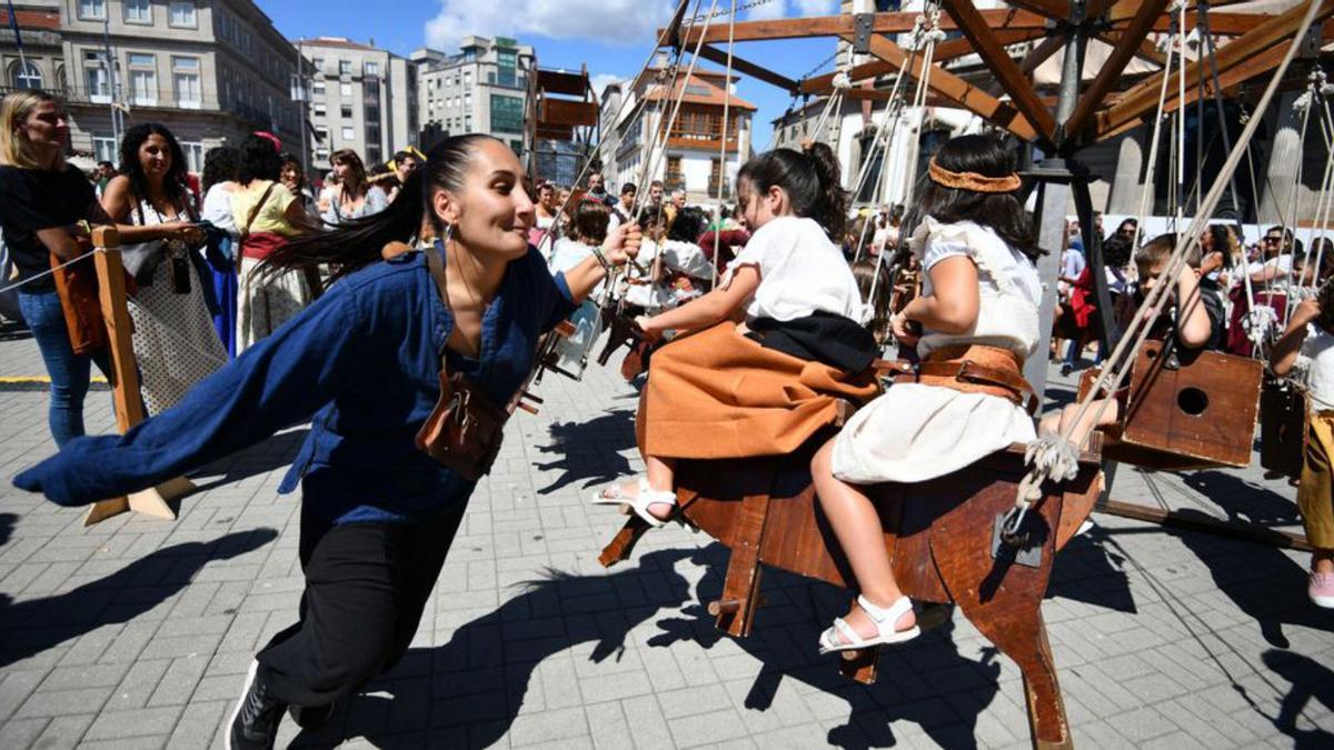 Tiovivo medieval en la plaza de España. |   // GUSTAVO SANTOS