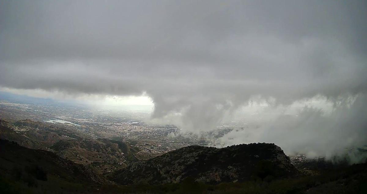 Imagen captada por el pluviómetro de AVA en la cima de la Vella de Crevillent
