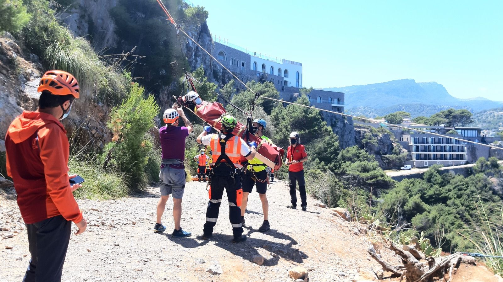 Simulacro de un rescate extremo  en la montaña