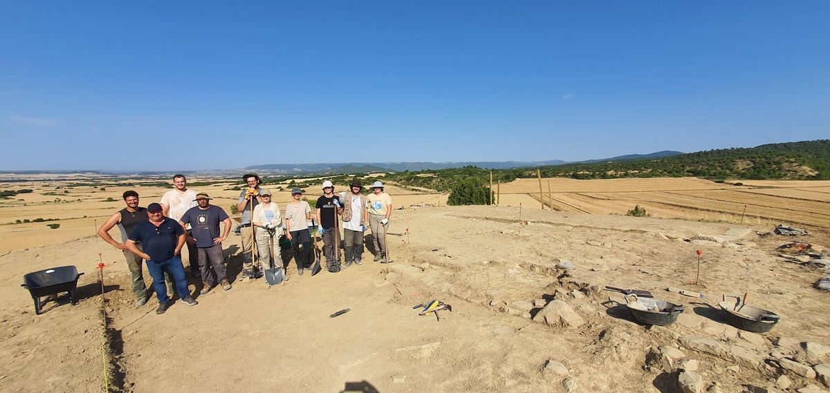 Estudiantes y técnicos que están trabajando en el proyecto, junto a su director Ángel Jordán y Santos Navarro.