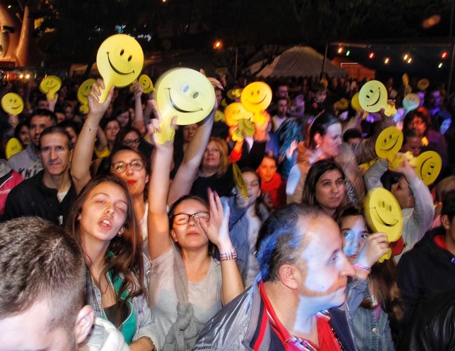 Miles de personas se entregan al espectáculo organizado por la Orquesta Panorama durante las fiestas de San Xosé Obreiro de Marínsta Panorama en Marín!